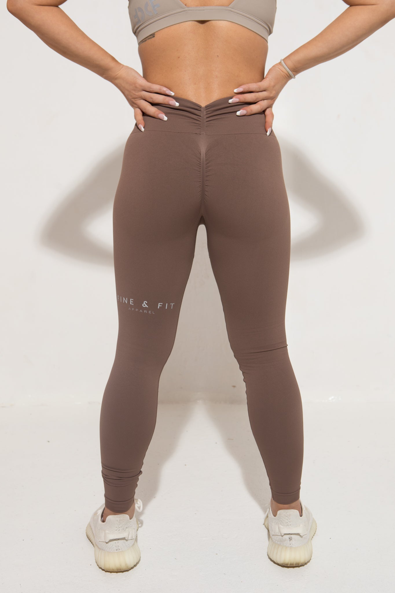 Signature V-Dip Waist Leggings